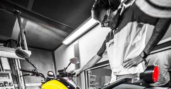 Yamaha XSR900 three cylinders Scrambler with Rapid Bike module
